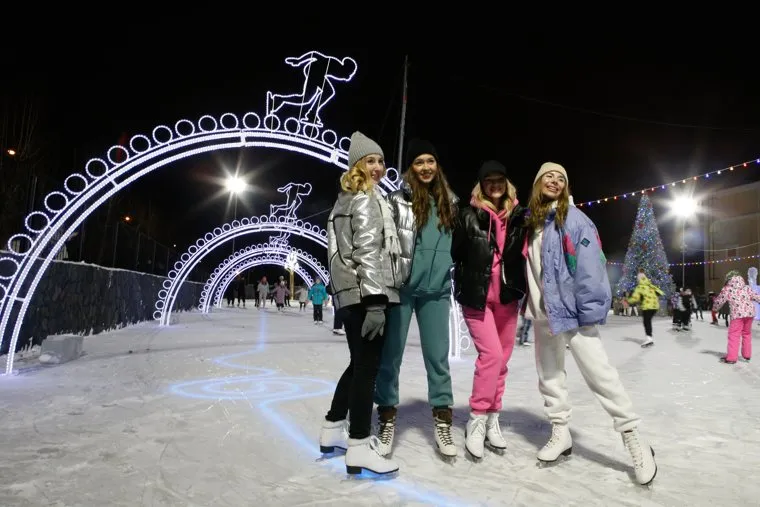 Открытие ледового катка в школе N 106 г. Екатеринбург