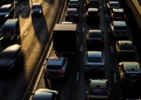 Центр Тюмени сковали семибалльные пробки