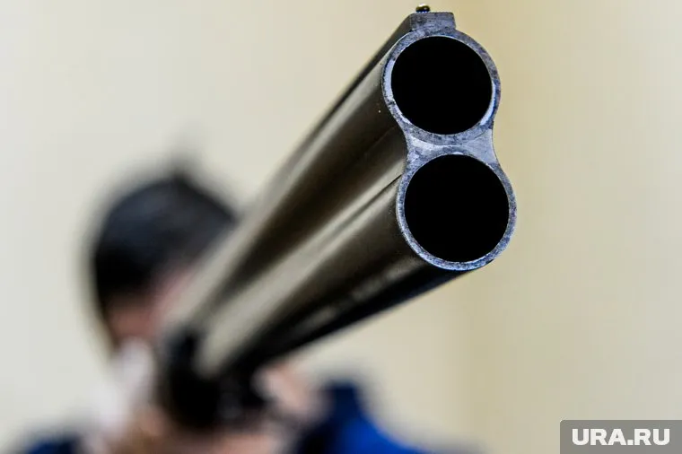 Мужчина стрелял с балкона по людям