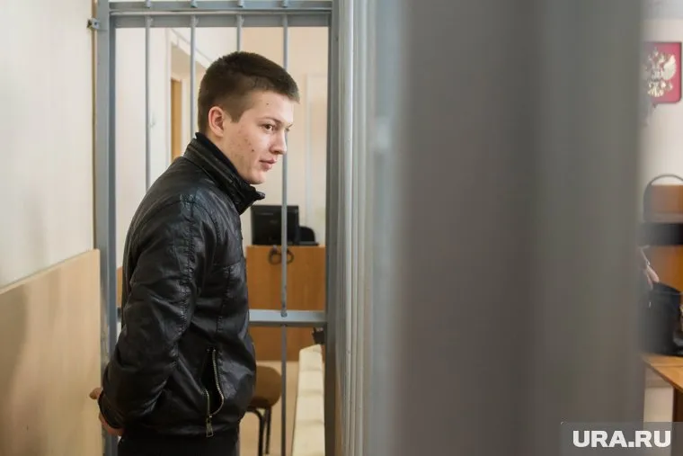 Игорь Новоселов получил известность в 2013 году после фразы «Ты кому сигналишь, дядя?» во время дорожного конфликта