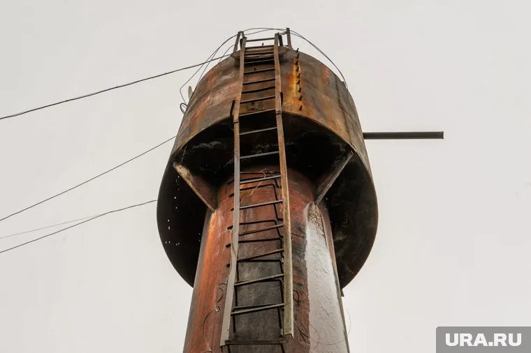 В поселке Пермского края упала водонапорная башня и оставила жителей без воды