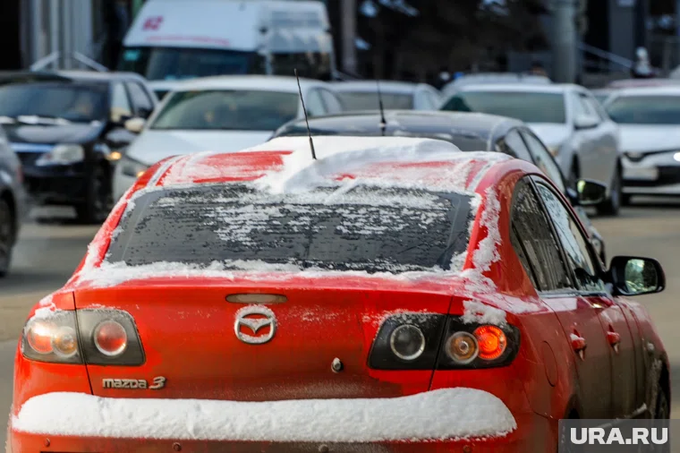 Автомобилистов предупредили о недопущении использования летней резины