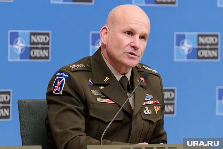 Советская школа украинских летчиков мешает при обучении на F-16, заявил Кристофер Каволи