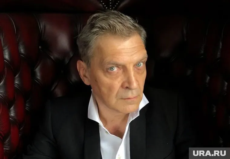 Александр Невзоров заявил, что коронавирус «не связывается» с курильщиками