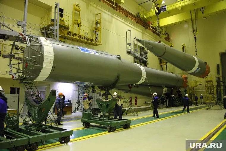 Ракеты большей дальности могут впервые войти в пакет помощи США Украине, пишет Reuters