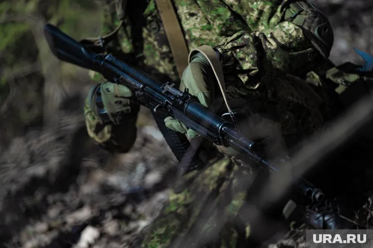 Солдат получил тяжелое ранение во время минометного обстрела (архивное фото)