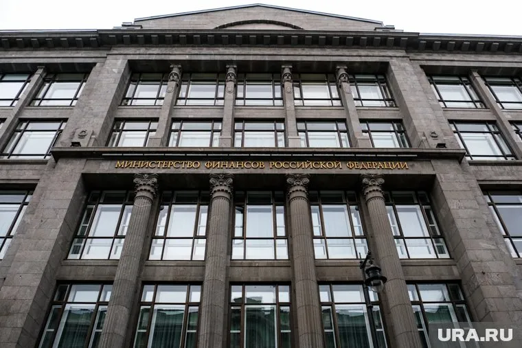 Минфин предложил усилить налоговый контроль за рынком табака и спирта (архивное фото)