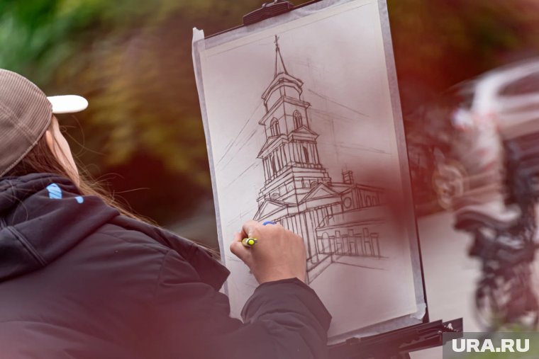 В Кургане вручили гранты губернатора талантливым литераторам и художникам. Фото