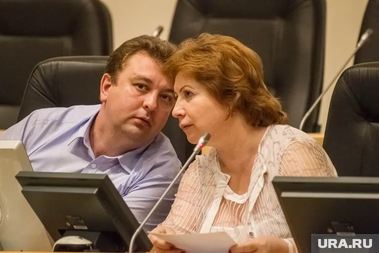 Дмитрий Иванов (слева) может пойти на повышение в ХМАО