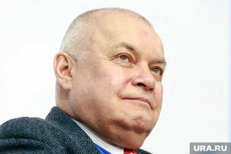 Вместо Киселева (на фото) итоговый выпуск "Вестей" проведет Евгений Попов