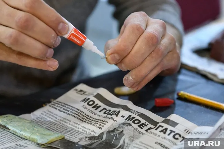 Производитель клея «Момент» завершил деятельность в РФ