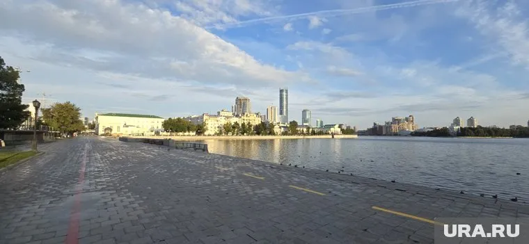 Город постепенно просыпается после масштабных гуляний