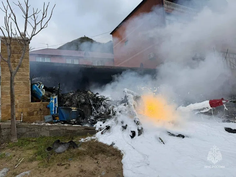 В результате крушения вертолета пострадали семь человек