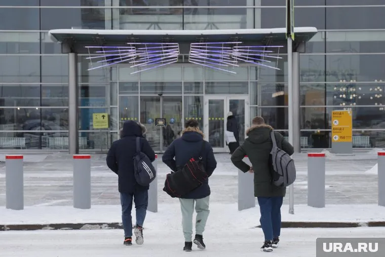 Вход в аэропорт доступен каждому человеку