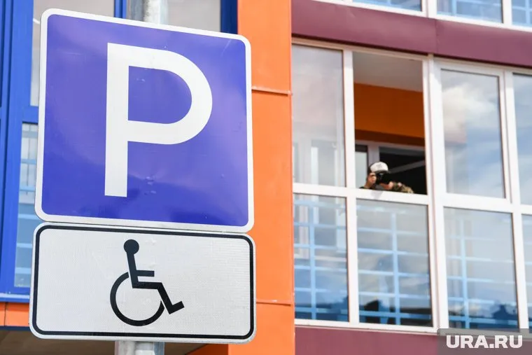 По словам жителей, ярмарка мешает инвалидам добираться до магазина