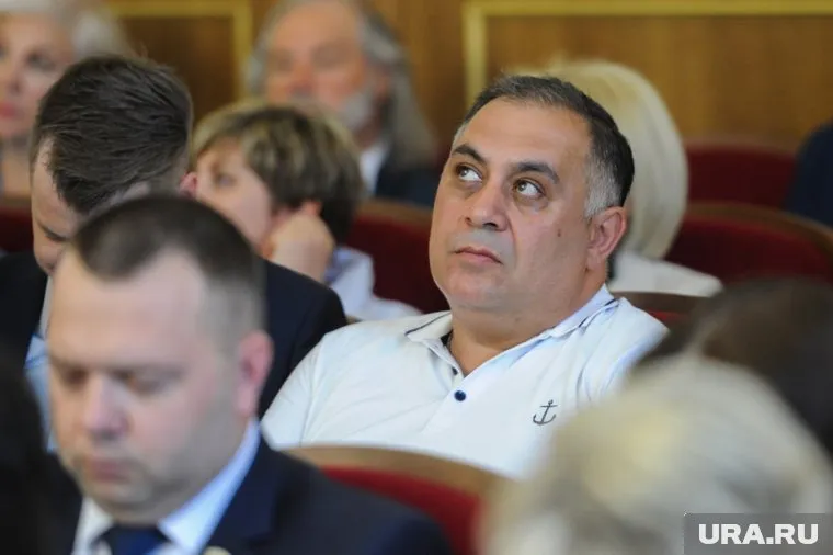 Груз доставил в Мариуполь зоозащитник из Челябинска Карен Даллакян