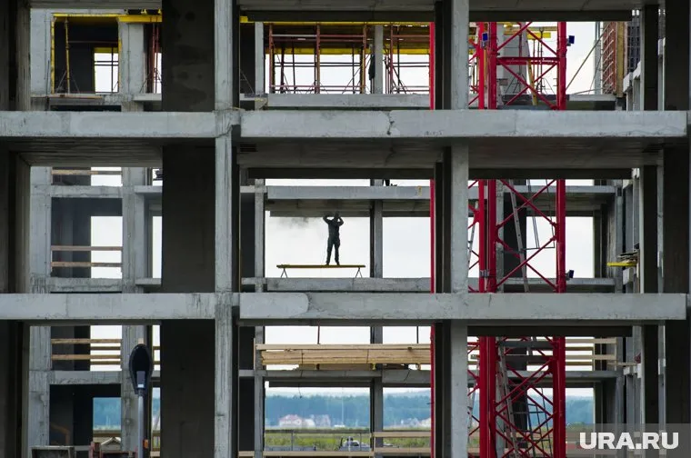 Екатеринбургу предстоит завершить программу переселения из ветхого жилья, прежде чем браться за реновацию