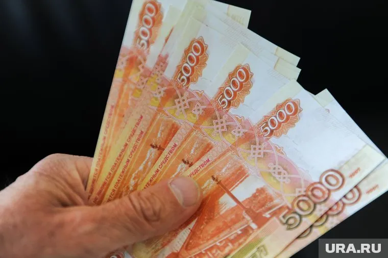 Новоиспеченный миллиардер получил бы на руки 170 тысяч пятитысячных купюр