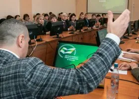 Депутат Госдумы оказался под ударом из-за скандала с курганскими учителями
