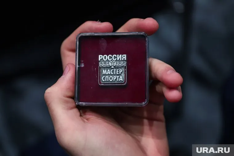 Мастера спорта пронесли "Огонь жизни"