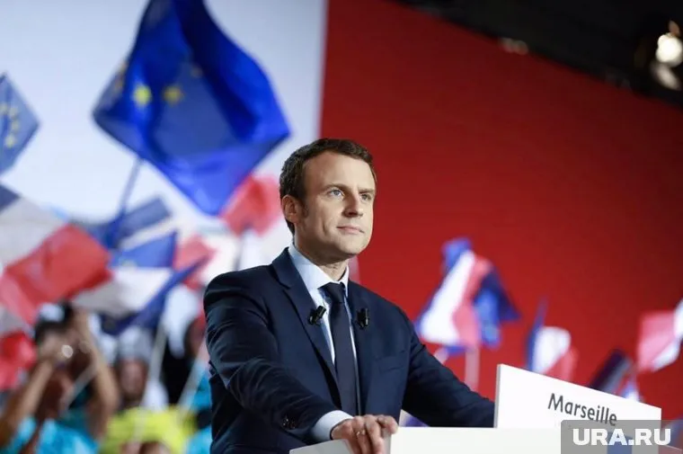 Макрон потребовал принять Украину в ЕС после встречи с Зеленским