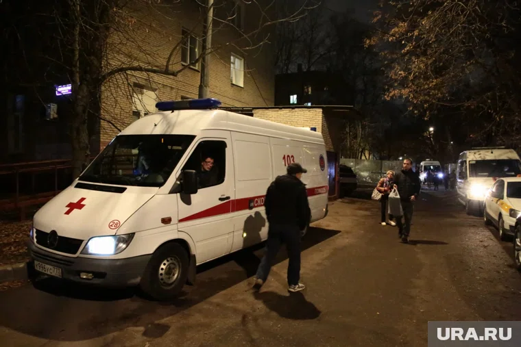 Пострадавшему оказывают медцинскую помощь