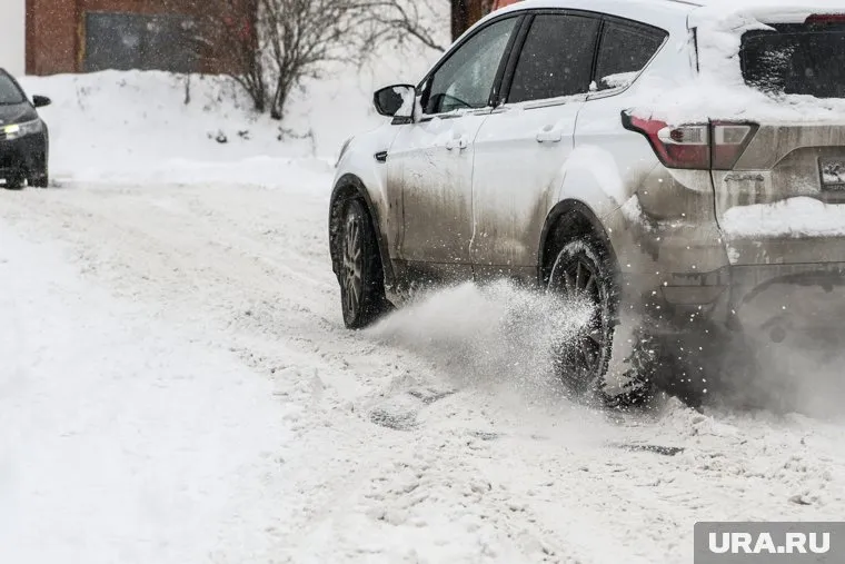 Владелец авто уверяет, что машину повредили