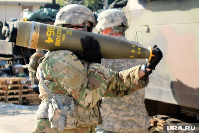 США согласились поставить Украине кассетные боеприпасы