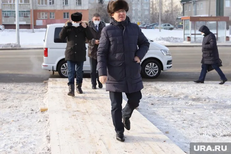 Владимир Якушев считает, что маски отменять рано