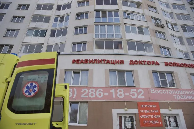 Вертолёт с девушкой из Магнитогорска, пострадавшей при падении в Оленьих ручьях. Екатеринбург