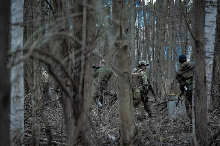 Военно-тактическая подготовка гражданского населения на полигоне. Пермь