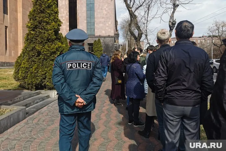 Ему был предоставлен двухчасовой срок, чтобы явиться самостоятельно 