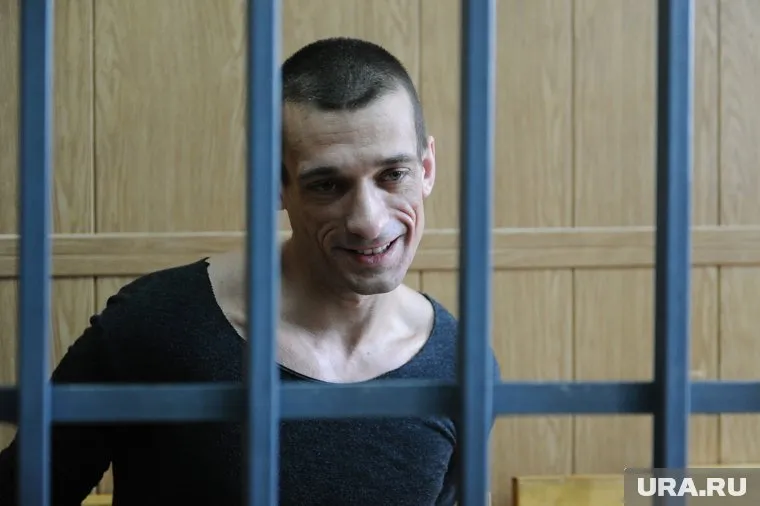 Петр Павленский считает, что новое уголовное дело  в отношении него - это политический заказ