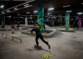 В Сургуте открылся крытый скейтпарк