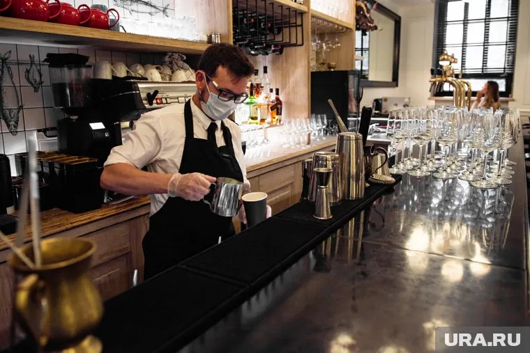 Ограничения на работу общепита в ночные часы продлили еще не две недели