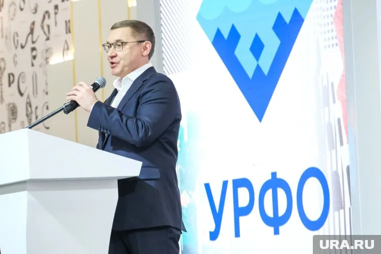 За время работы выставки Владимир Якушев бывал там не раз