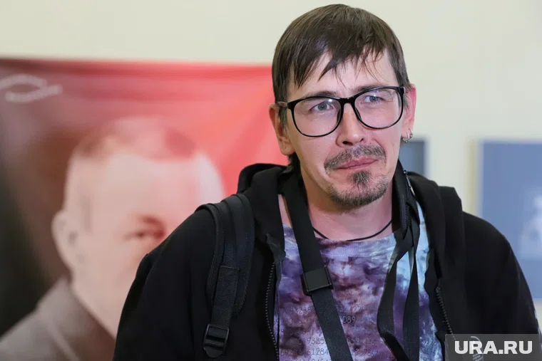 Илья Московец в свободное от работы время изучает специализированную литературу, стремясь повысить качество своих фотографий