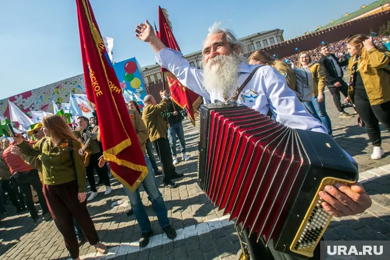 Передача «Играй, гармонь любимая!» выходит в эфир с 1986 года