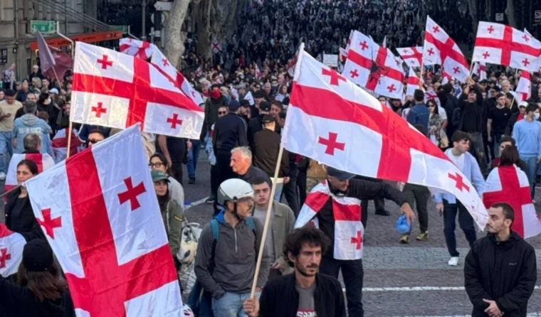 Оппозиционные силы неоднократно высказывали намерение провести в Тбилиси «мирную революцию» в день выборов