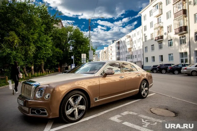 Владелец Bentley заплатит за 2018 год 273,6 тысячи рублей налога (архивное фото)