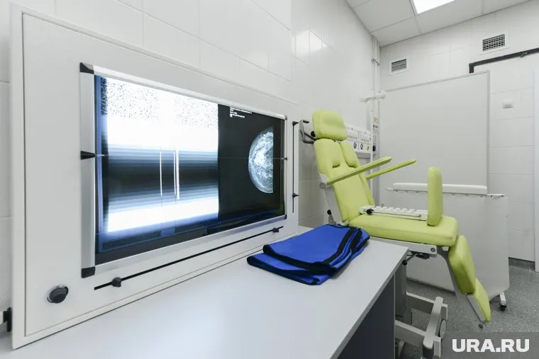 Положительная динамика наметилась у ребенка, сбитого уральским гонщиком