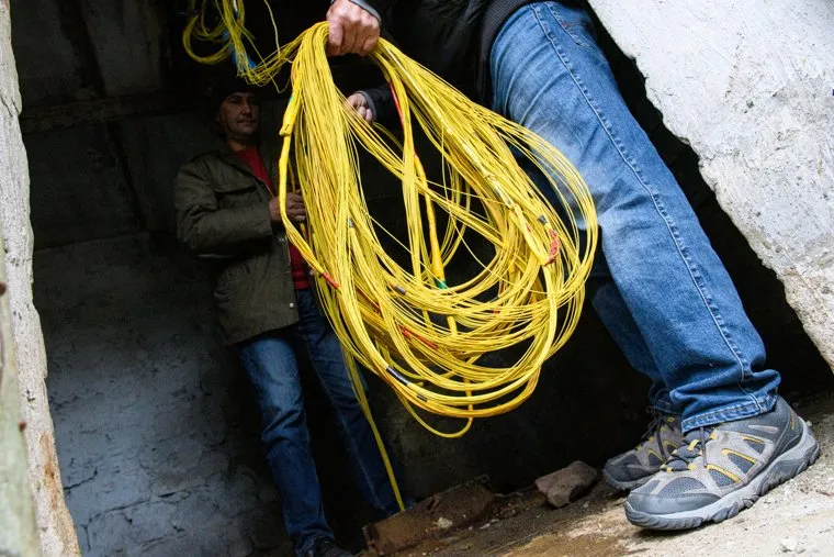 Геофизики устанавливают температурную "косу" и замеряют магнитное поле. Челябинская область, Катав-Ивановск