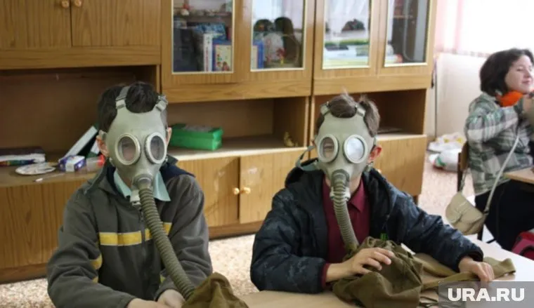 На работу учителя пожаловались родители школьников