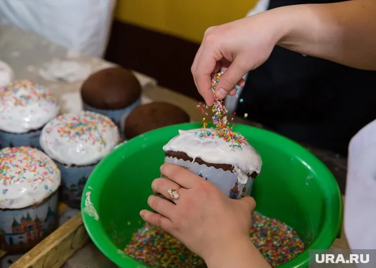 Жительница Губкинского могла лишиться зуба из-за пасхального кулича