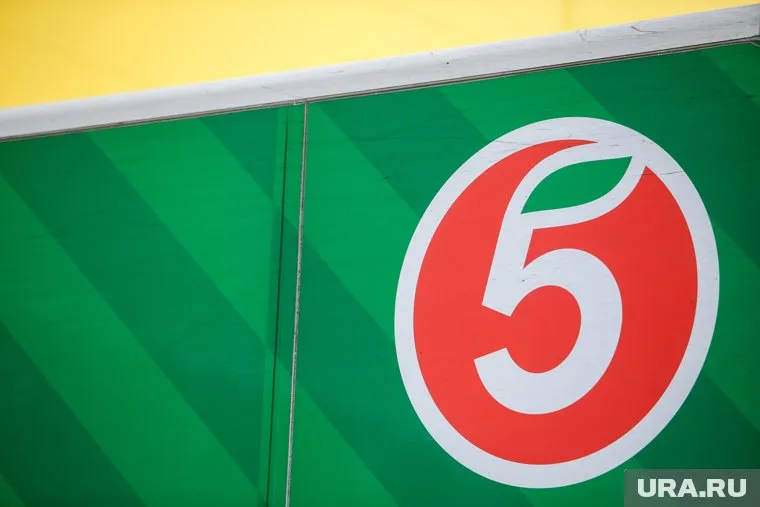 Продавец «Пятерочки» применил физическую силу на крыльце магазина