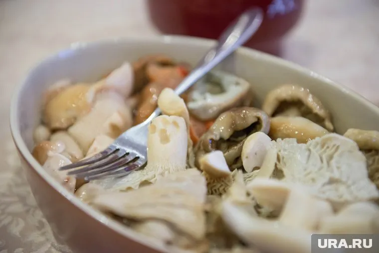 Перед готовкой медики советуют предварительно отваривать грибы