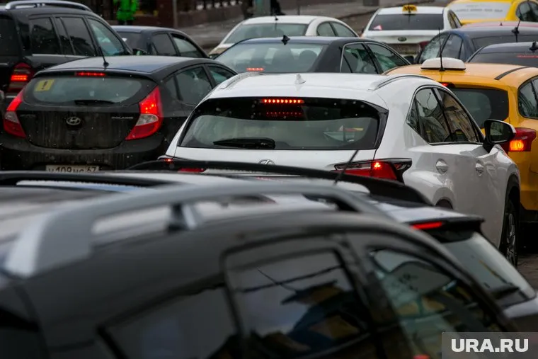 При возведении объекта применялись современные инженерные решения, позволившие не останавливать движение поездов