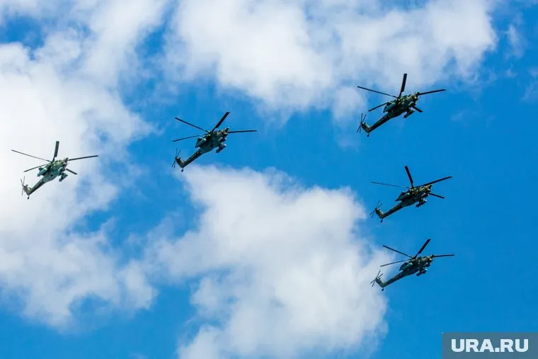 На территорию РФ вторглись два боевых вертолета, заявили в Следственном комитете РФ