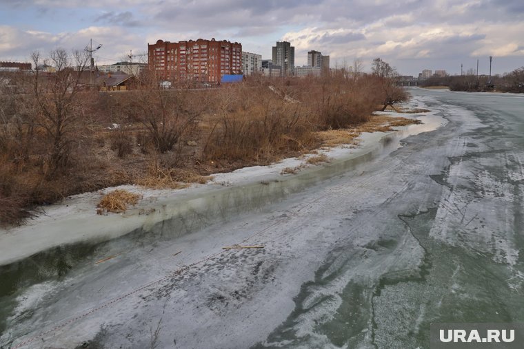 Курганцев предупредили об опасности тонкого льда