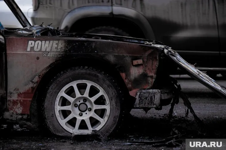 Подросток поджигал автомобили с помощью легковоспламеняющейся смеси